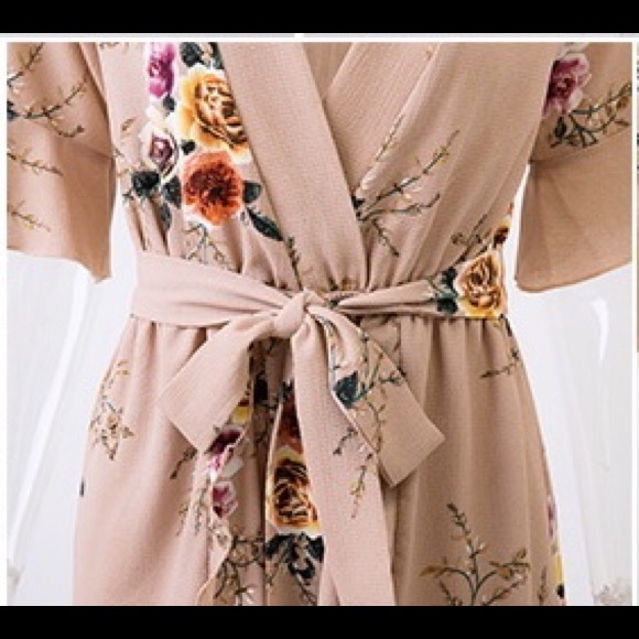 Flirty floral romper playsuit in tan!. - Picture 5 of 6